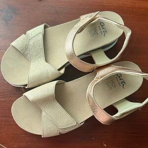 Ara High Soft Sandals in Cream and Gold Size 8/39